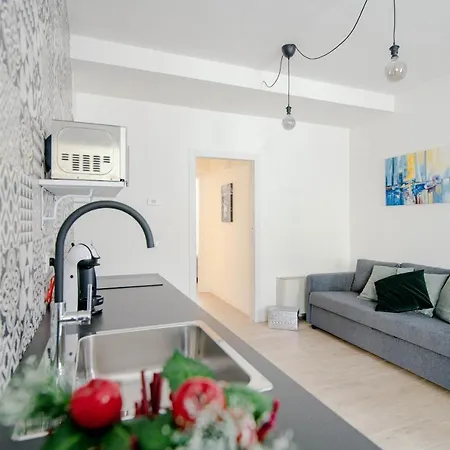 White Soul - By Myhomeincomo Apartment