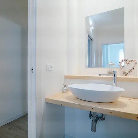 White Soul - By Myhomeincomo Apartment