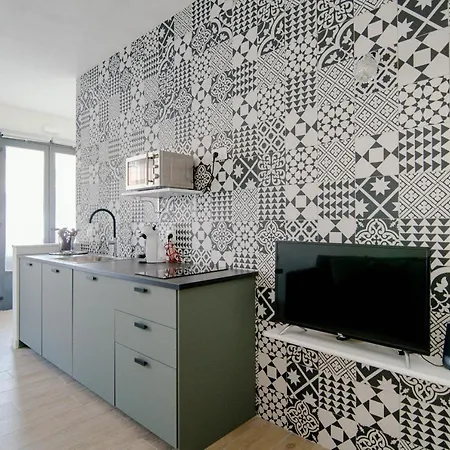 White Soul - By Myhomeincomo Apartment